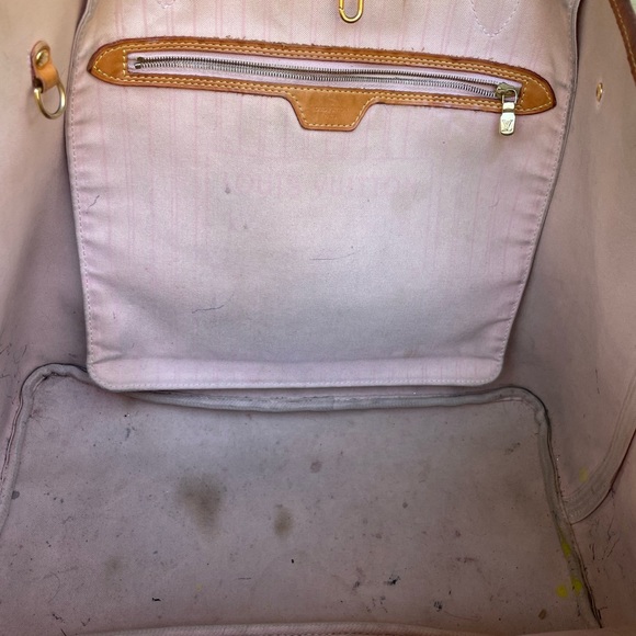 Authenticated Louis Vuitton tote - Picture 5 of 5